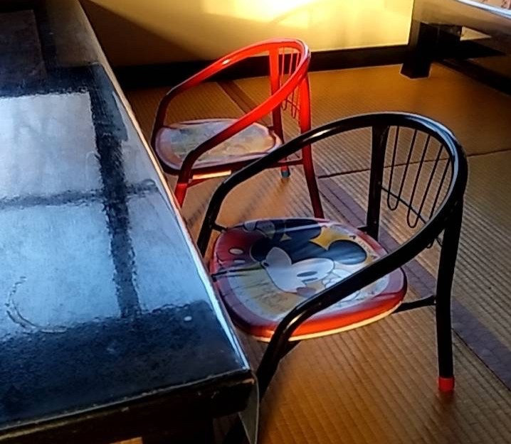 お子様用の椅子
